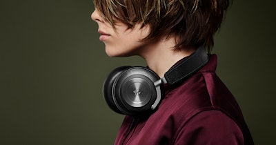 
        H7 - Premium wireless over-ear headphone
        