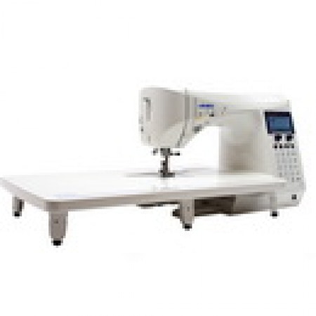 Juki quilting sewing machine great 'throat space' for larger quilts