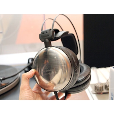 ATH-A2000Z Art Monitor� Closed-Back Dynamic Headphones || Audio-Technica US