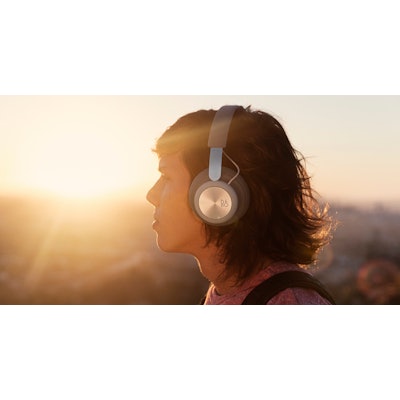 
       
        
        Beoplay H4 is premium wireless over-ear headphones.