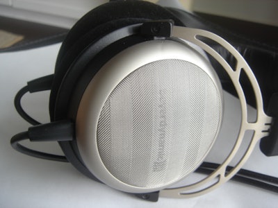 beyerdynamic T 1 (2. Generation): Audiophile Tesla highend headphones, detachabl