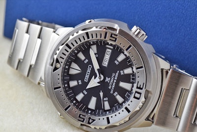Professional Watches: REVIEW: Seiko Prospex Automatic SRP637 "Baby  Tuna"closese