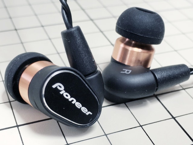 Shop Pioneer SE CH 9 T Premium In Ear Headphones & Discover 