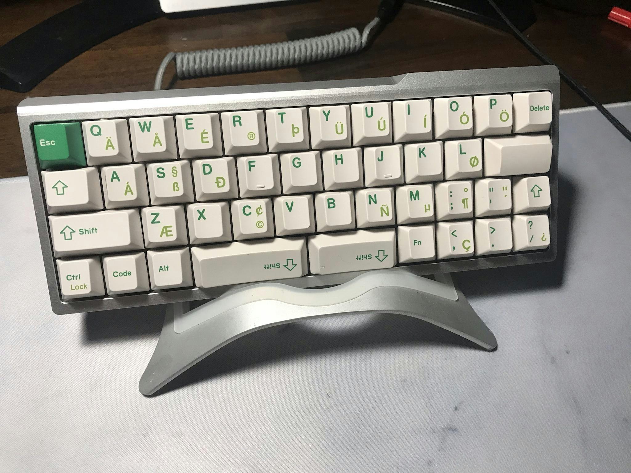 40%キーボード bm43a BM Workshop BM43A 40% Programmable Keyboard Kit - Red