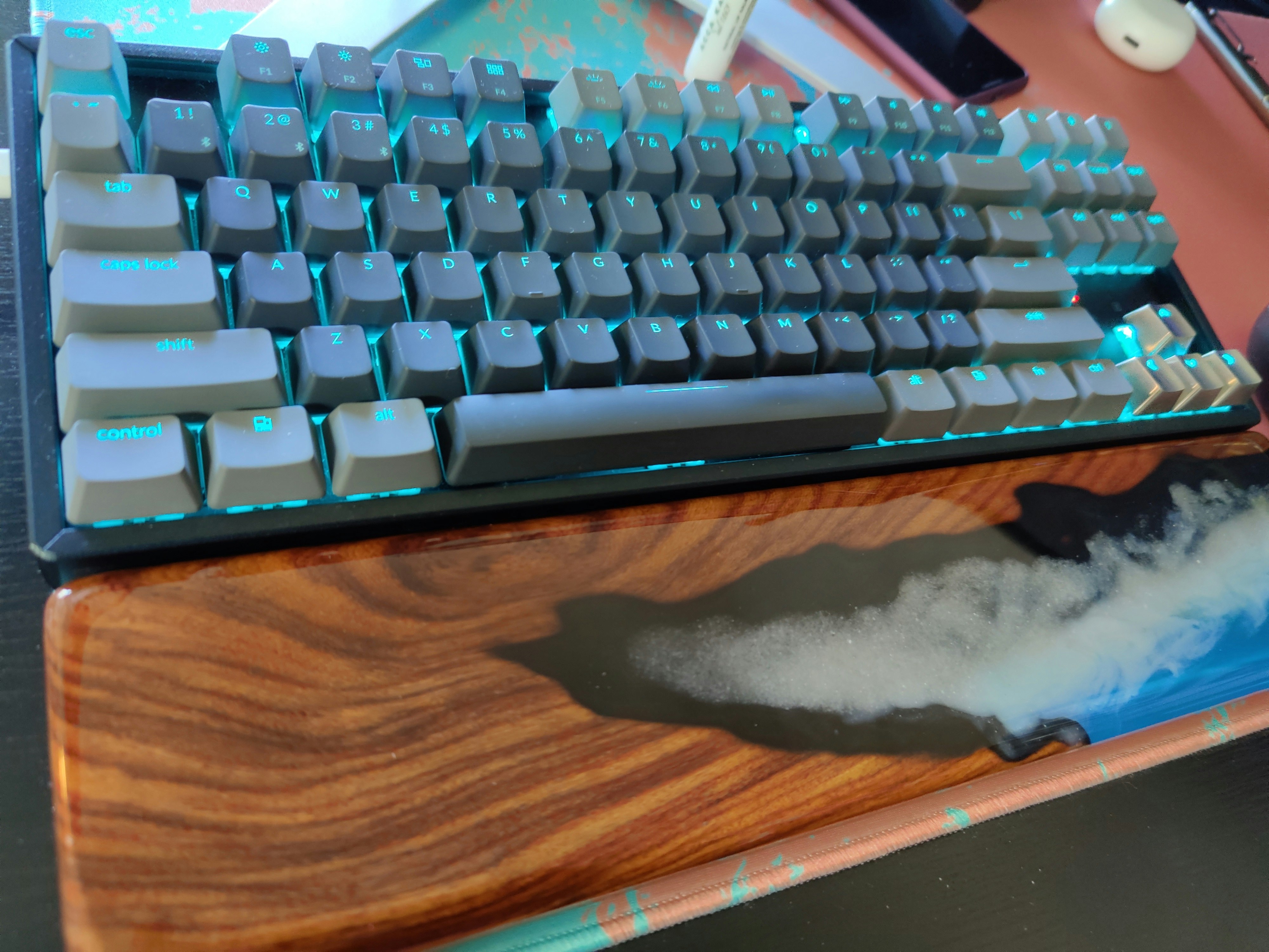 Keychron K8 w/Moon Key Wrist Rest Drop