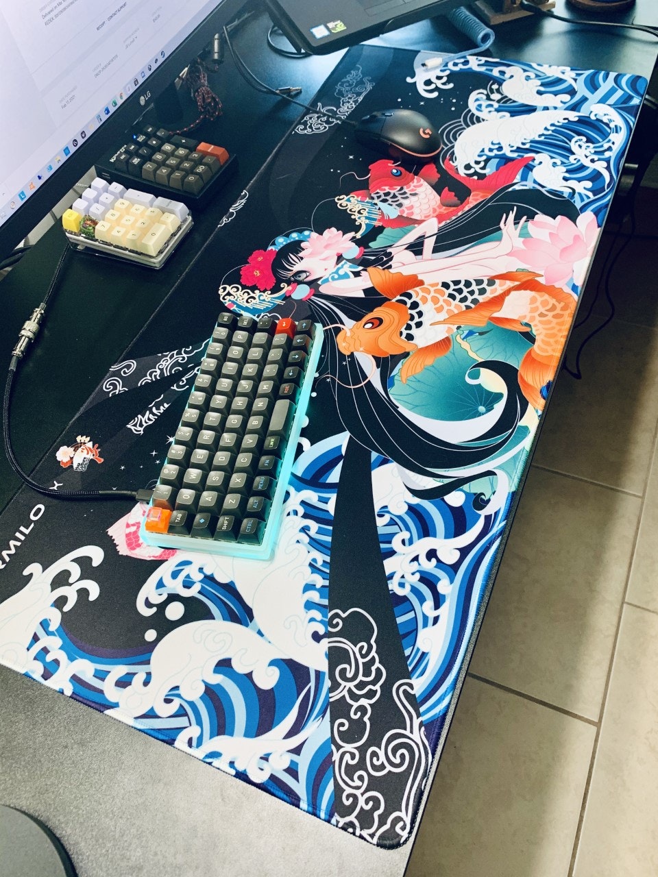 Varmilo Koi Large Stitched Deskmat Daisy Desk Mat Black Drop