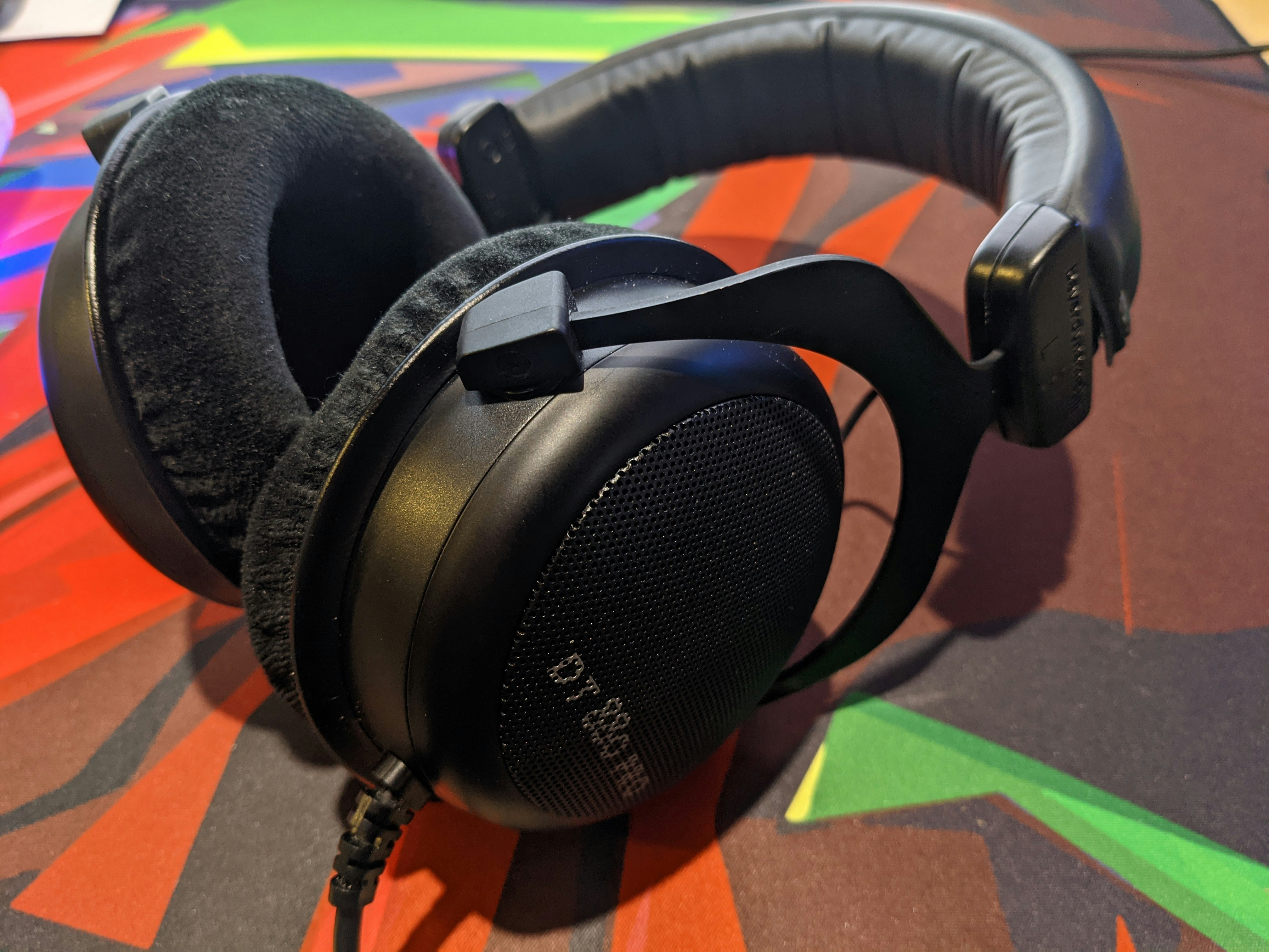 Beyerdynamic DT880 Pro Limited-Edition Black | Audiophile