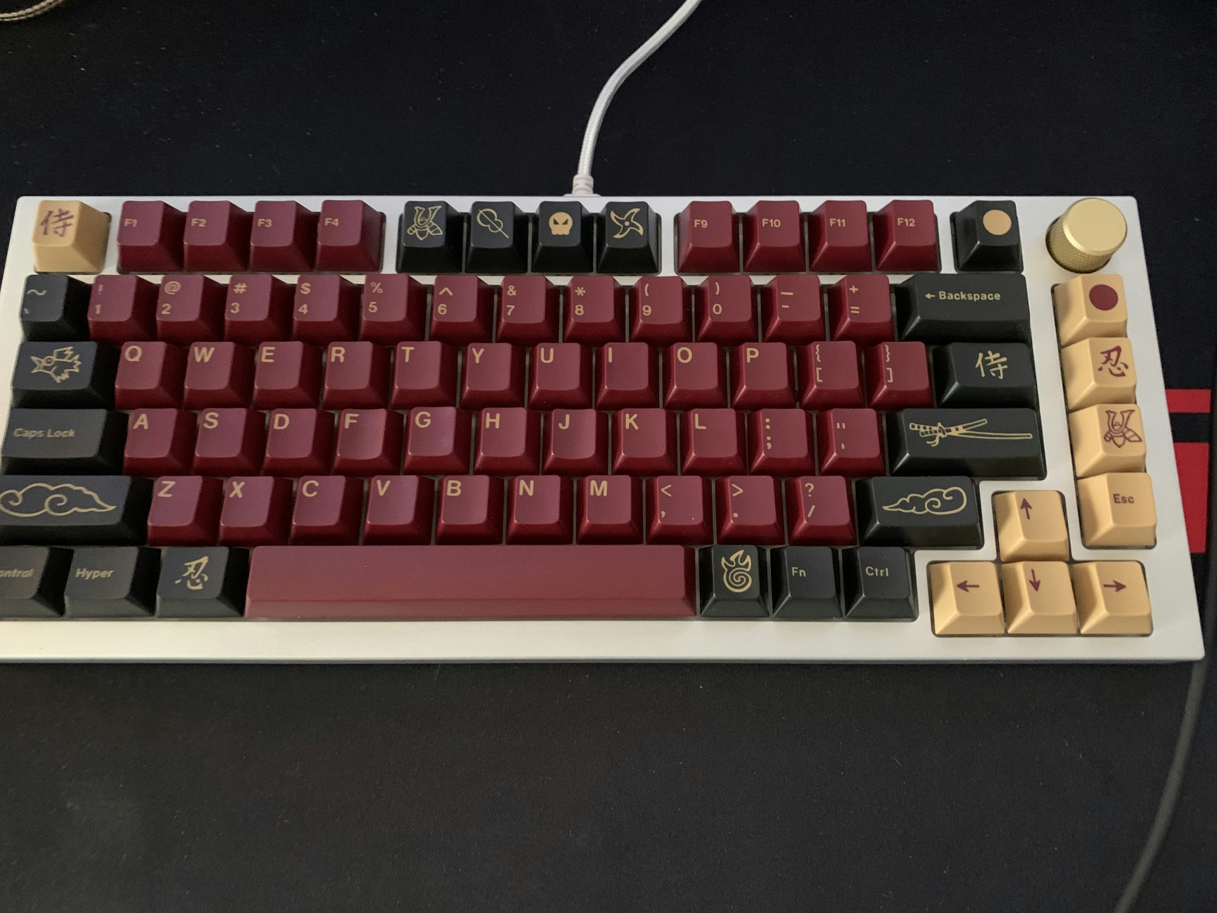 gmmk pro with red samurai