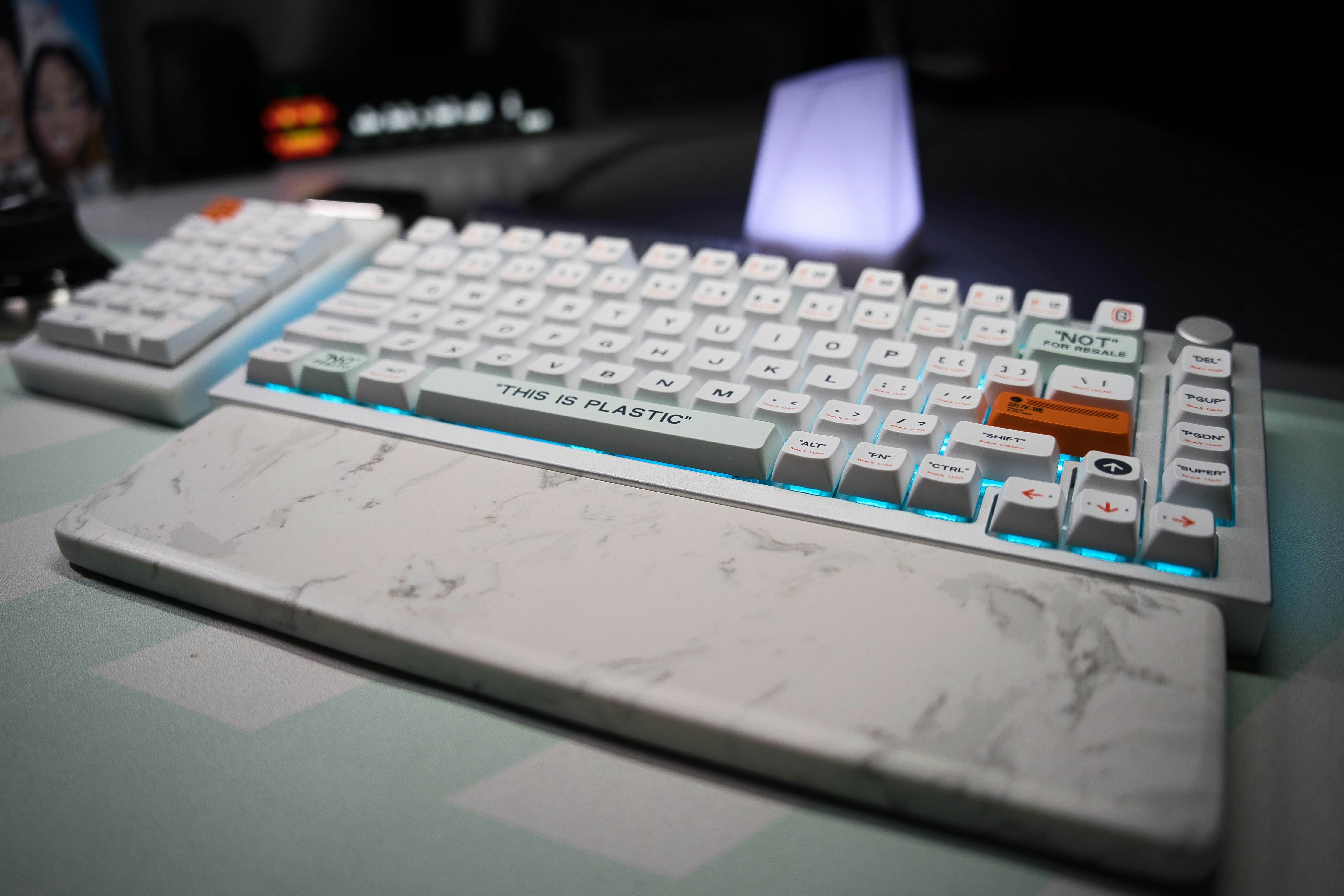 GMMK PRO + MDA Plastic + Marble wrist rest Drop