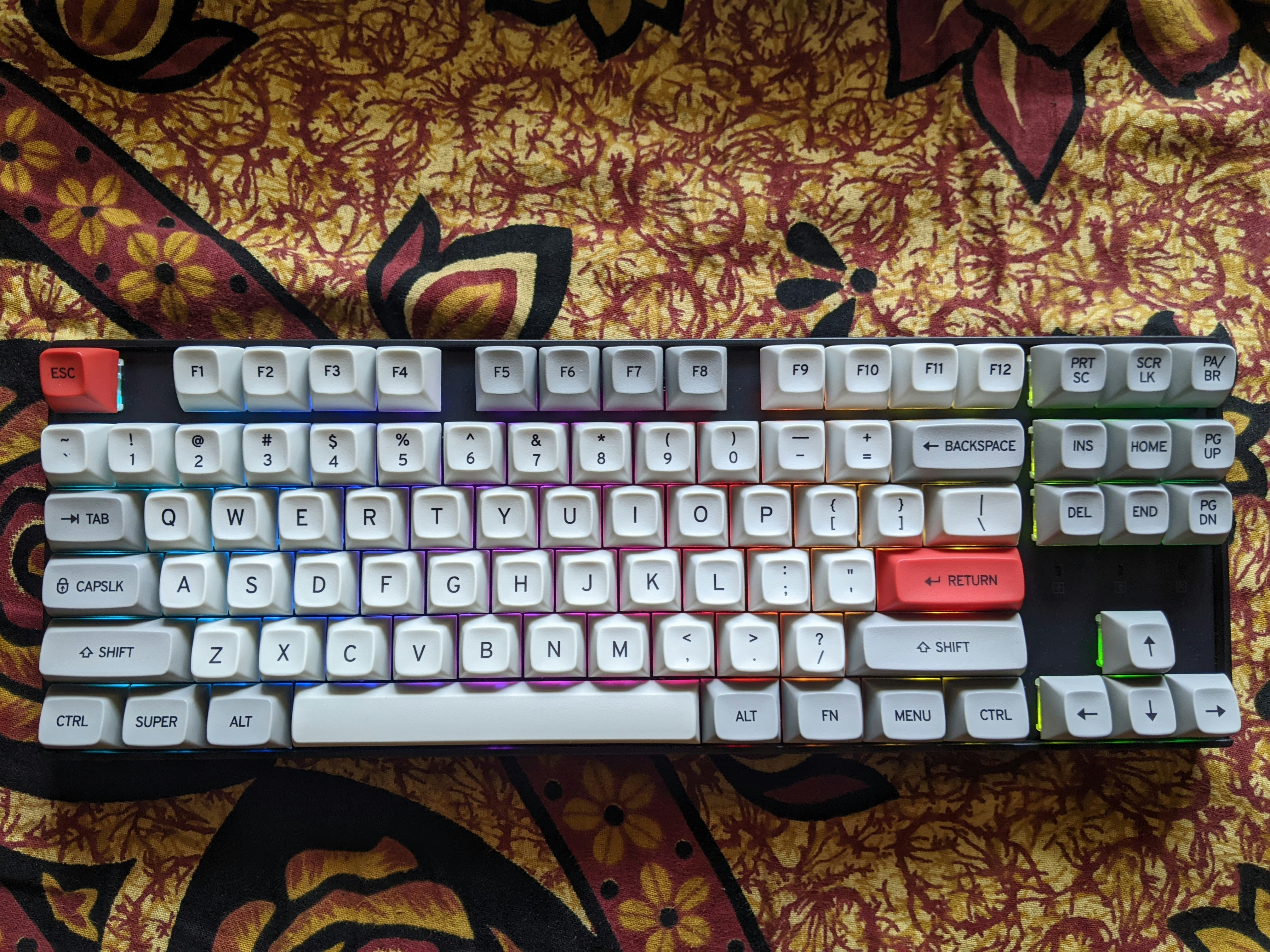 Keychron K8 Pro + (Cherry MX Blue / Gateron Pro Brown) + MT3 /dev/tty