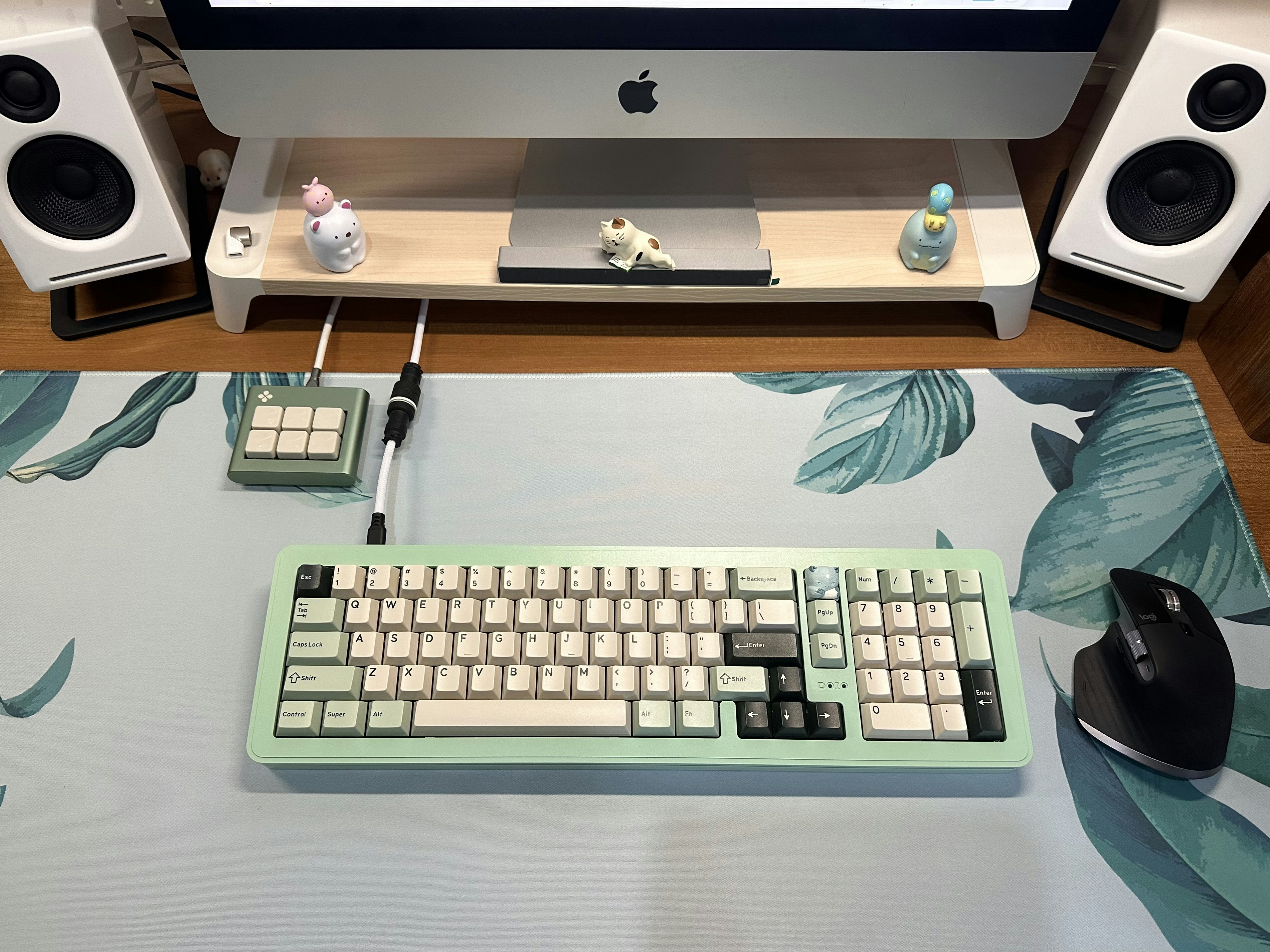 Jasmine on the light green keyboard is just perfect combination. Drop