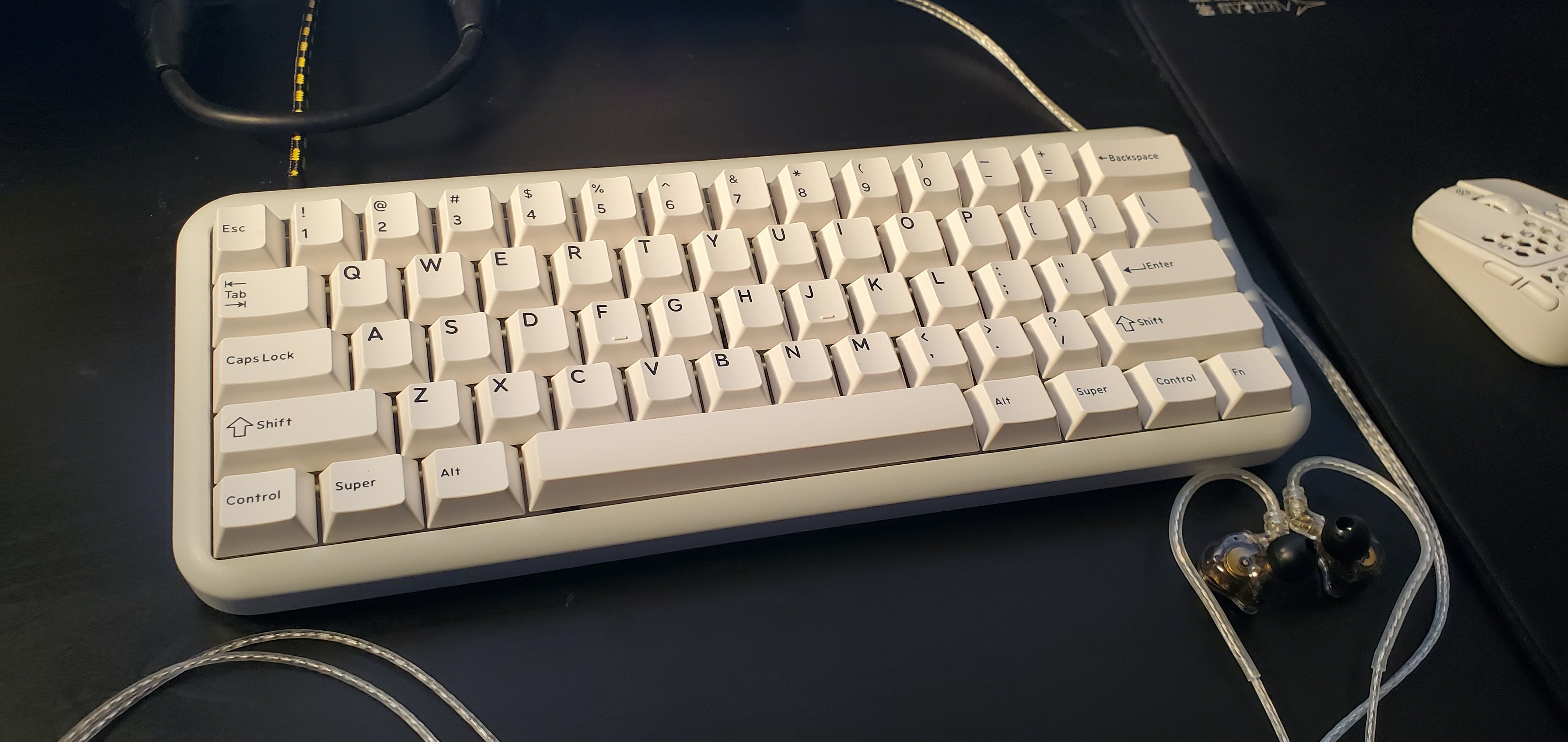 Wooting 60HE internals and MOJO 60% in E-White | Drop