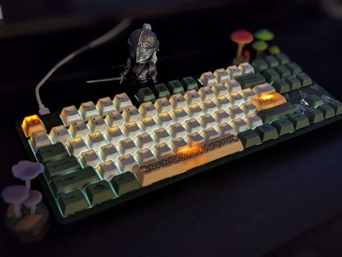 Drop + The Lord of the Rings™ Rohan™ Keyboard - Aldburg