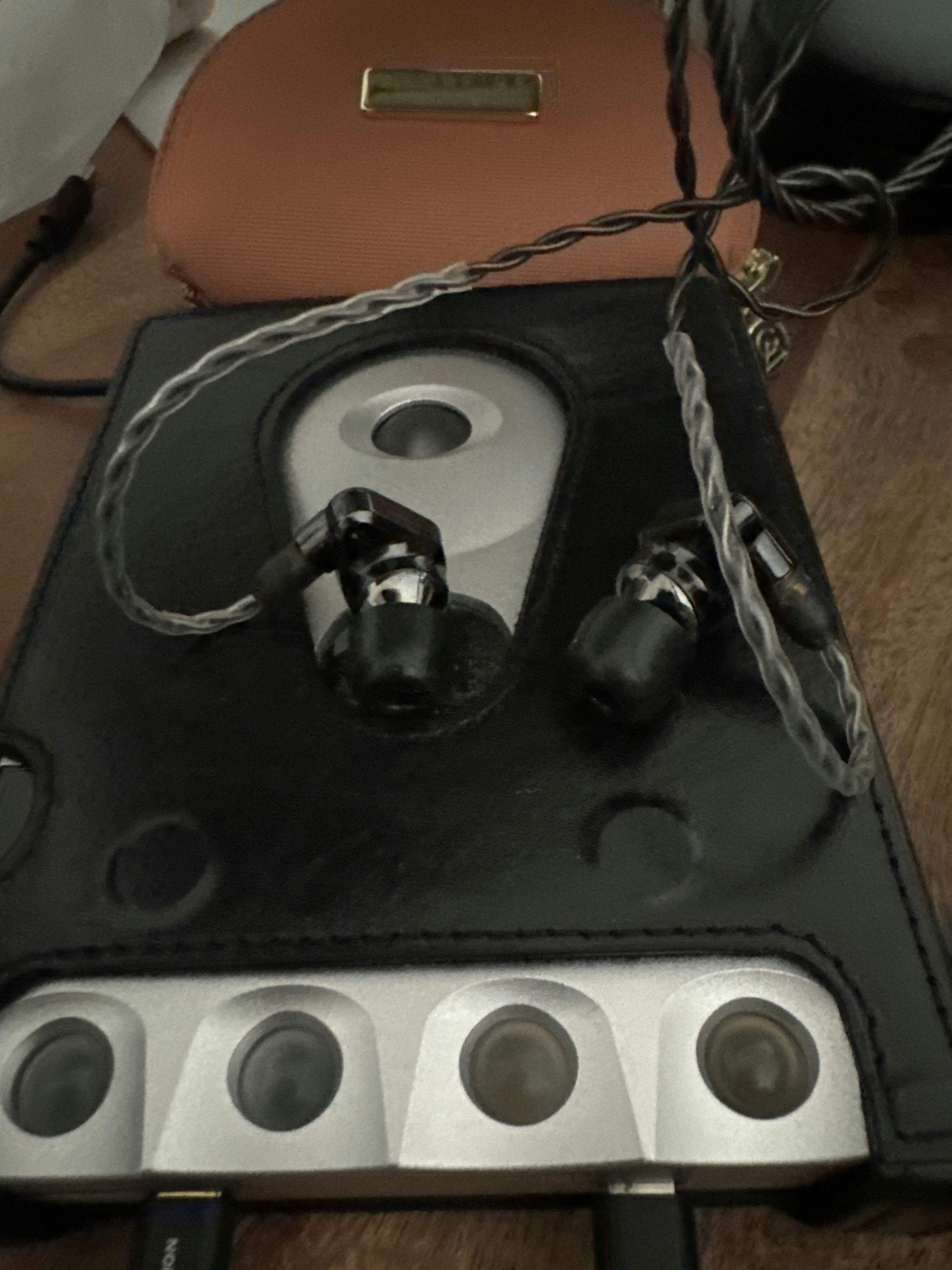 【低音名機☆】Campfire Audio 初代Dorado Campfire Audio Dorado - Reviews | Headphone Reviews and