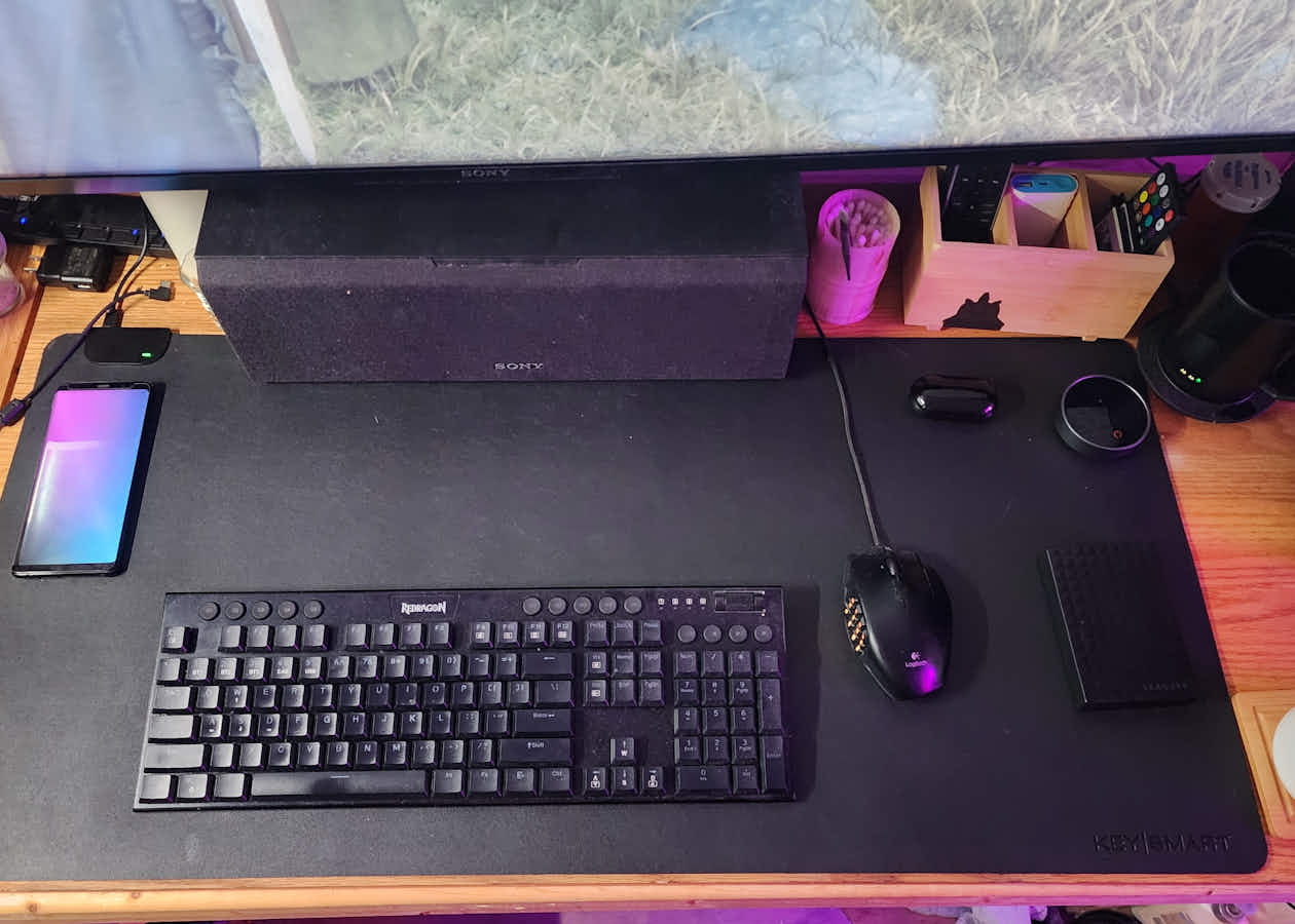 STATIK TaskPad Desk Mat With Built-In Wireless Charger | Battlestations ...