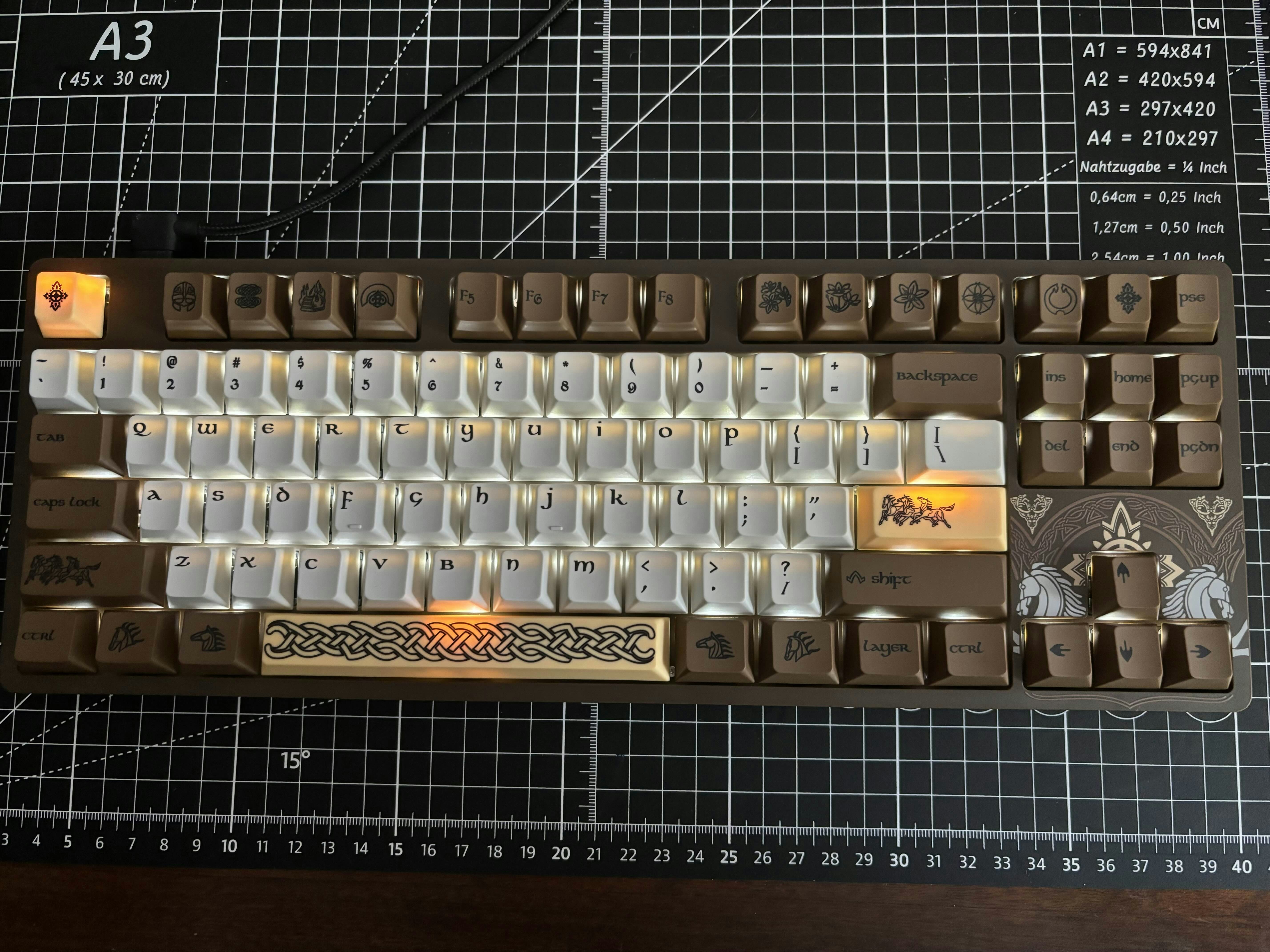 Drop + The Lord of the Rings™ Rohan™ Keyboard - Aldburg