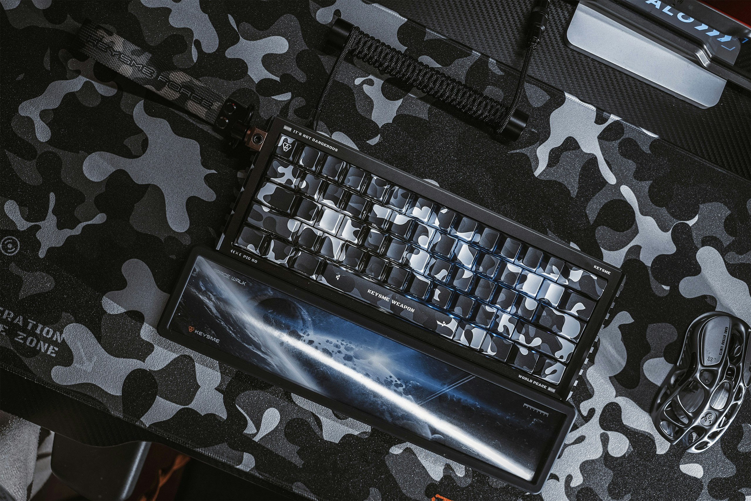 キーボード KeysMe PIC60 Midnight Camouflage Wooting 60HE+ Mechanical Keyboard Aluminum Case - KeysMe – KEYSME