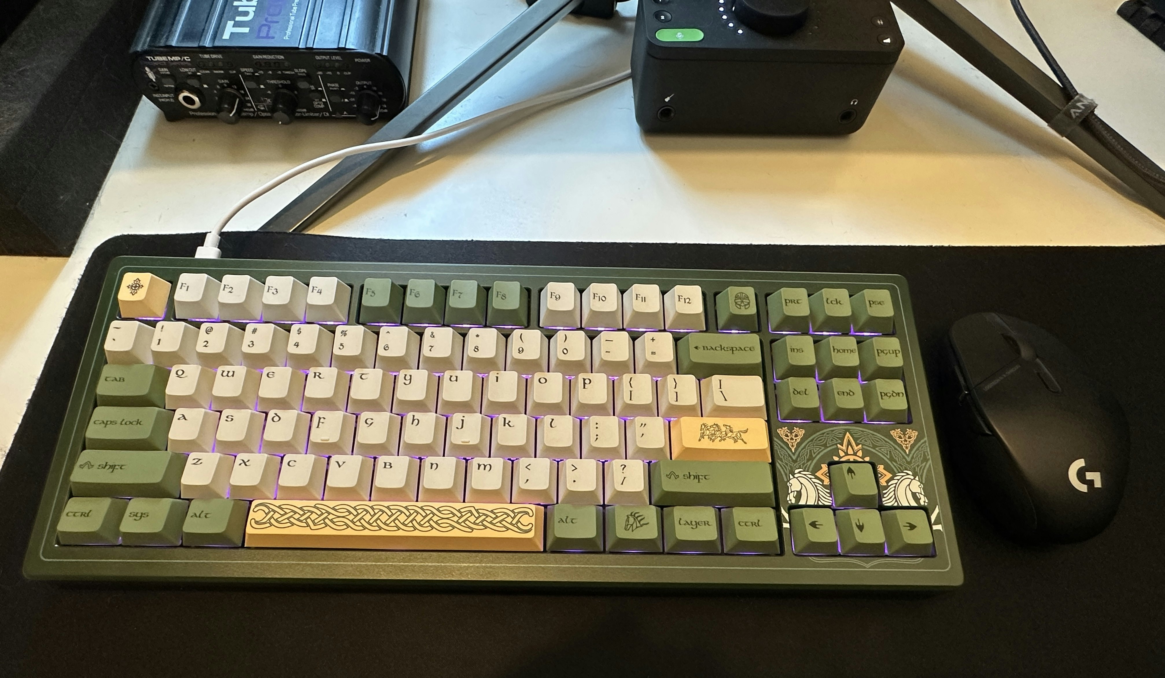 Drop + ロードオブザリング ローハン メカニカルキーボード（アルドブルグ） Drop + The Lord of the Rings™ Rohan™ Keyboard | Mechanical