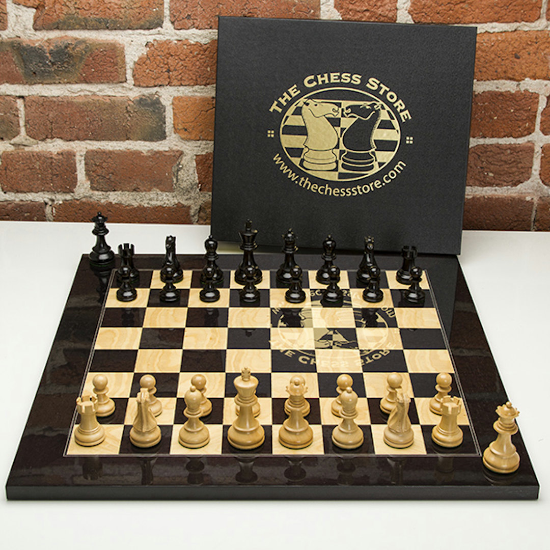 Deluxe Old Club Staunton Chess Set with Board