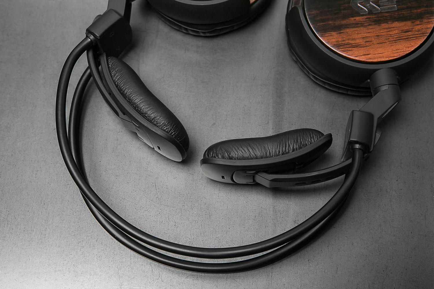 ESS-RLM-713 On Ear Headphones