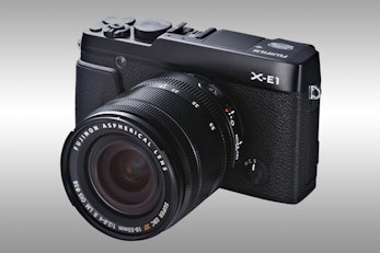 Fujifilm X-E1 Mirrorless Digital Camera with 18-55mm Lens Kit (Black)