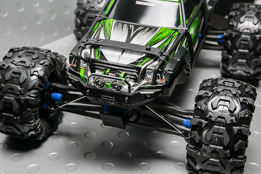 Traxxas Summit 4WD Monster Truck w/2.4GHZ Radio