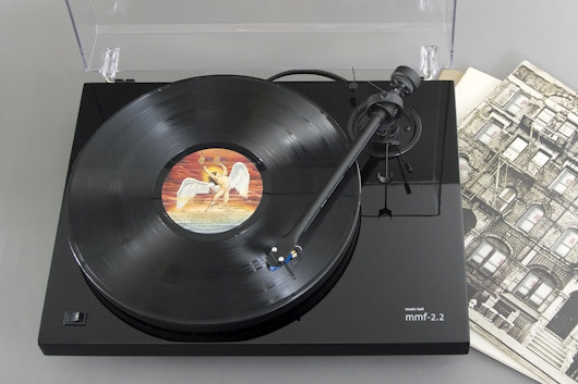 Music Hall MMF-2.2 Turntable