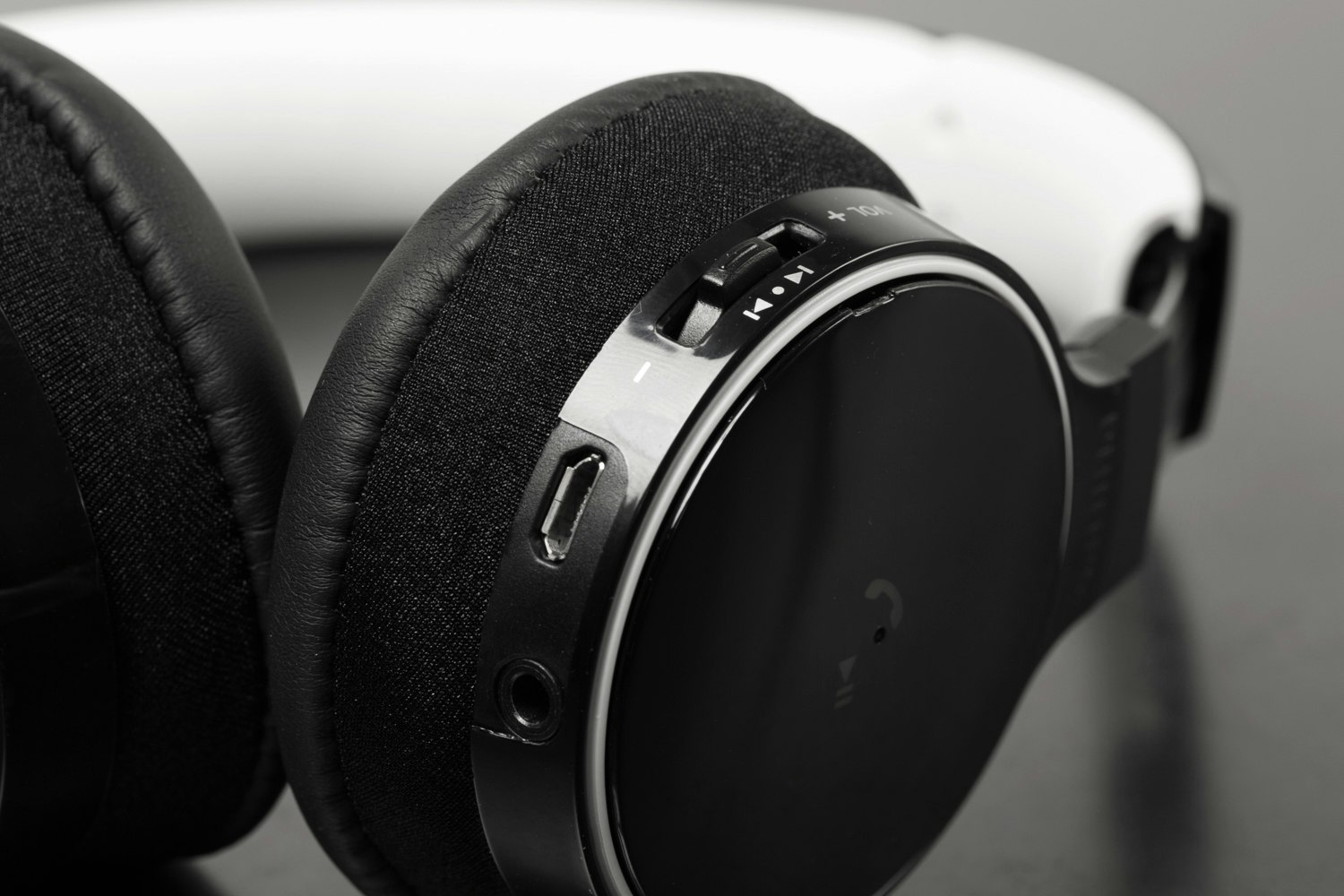 Philips SHB9100 Bluetooth Headphones