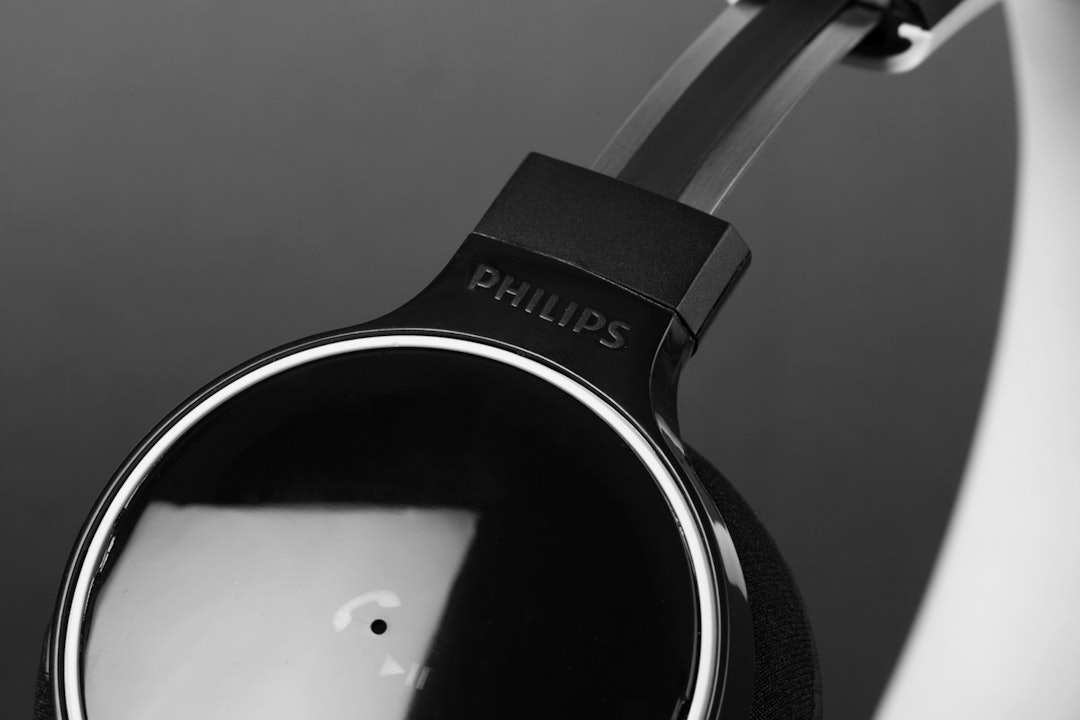Philips SHB9100 Bluetooth Headphones