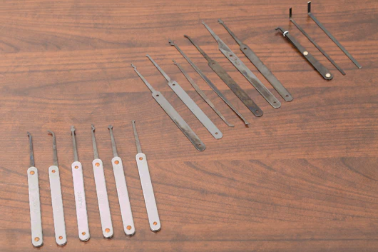 Majestic 16 Piece Lockpick Set | Lock Picks | Drop