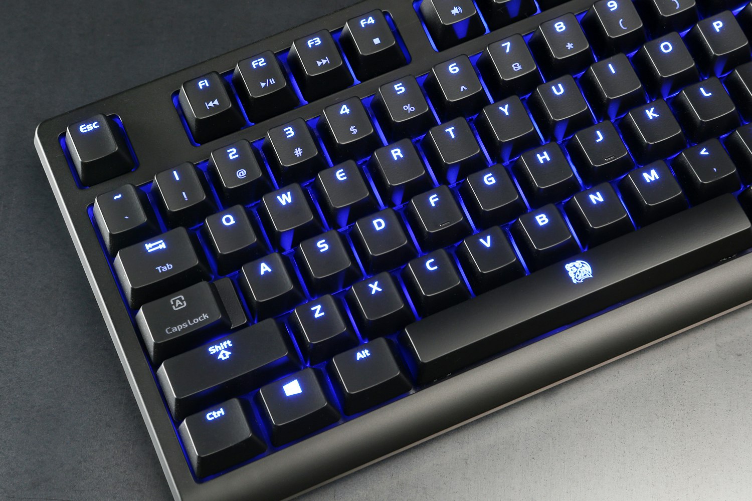 Thermaltake Poseidon ZX Backlit Mechanical Keyboard Details 