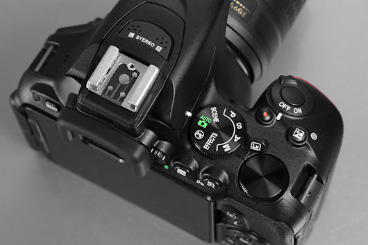 Nikon D5500 DX-format Digital SLR w/ 18-55mm VR II Kit