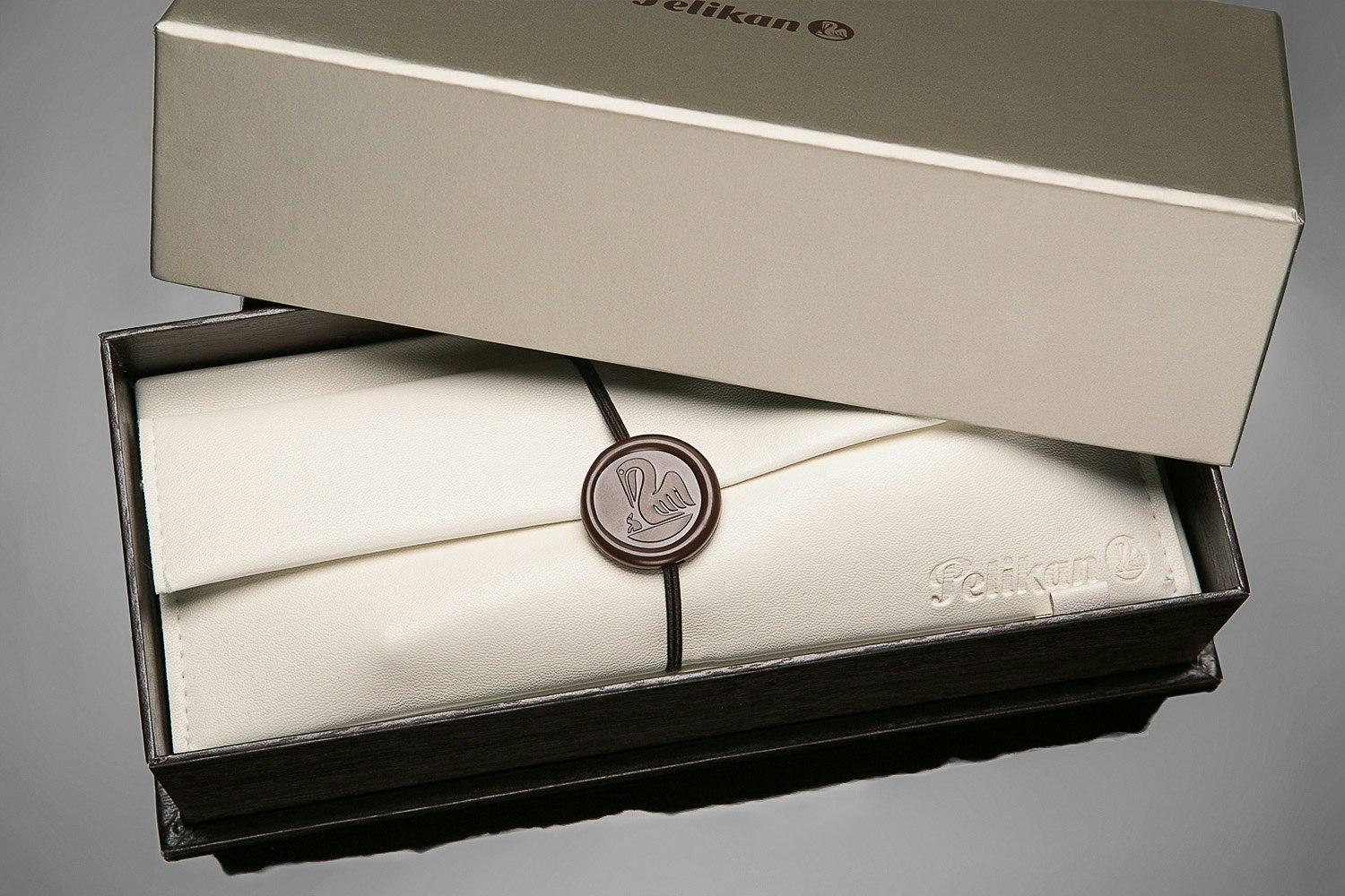 Pelikan Souveran M400 White Tortoise Fountain Pen