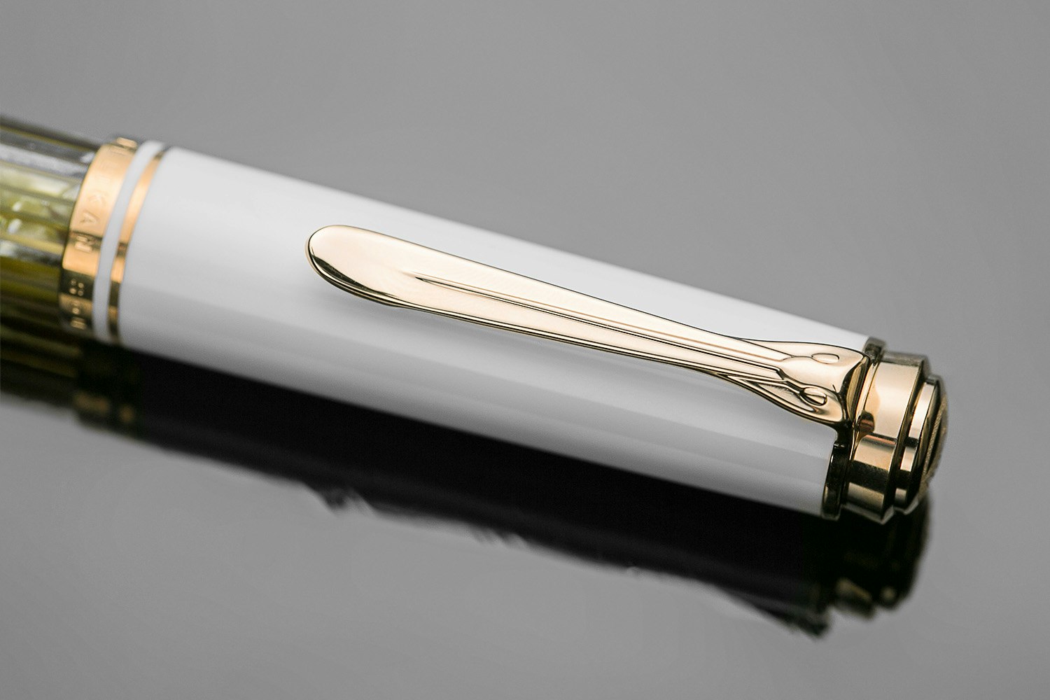 Pelikan Souveran M400 White Tortoise Fountain Pen