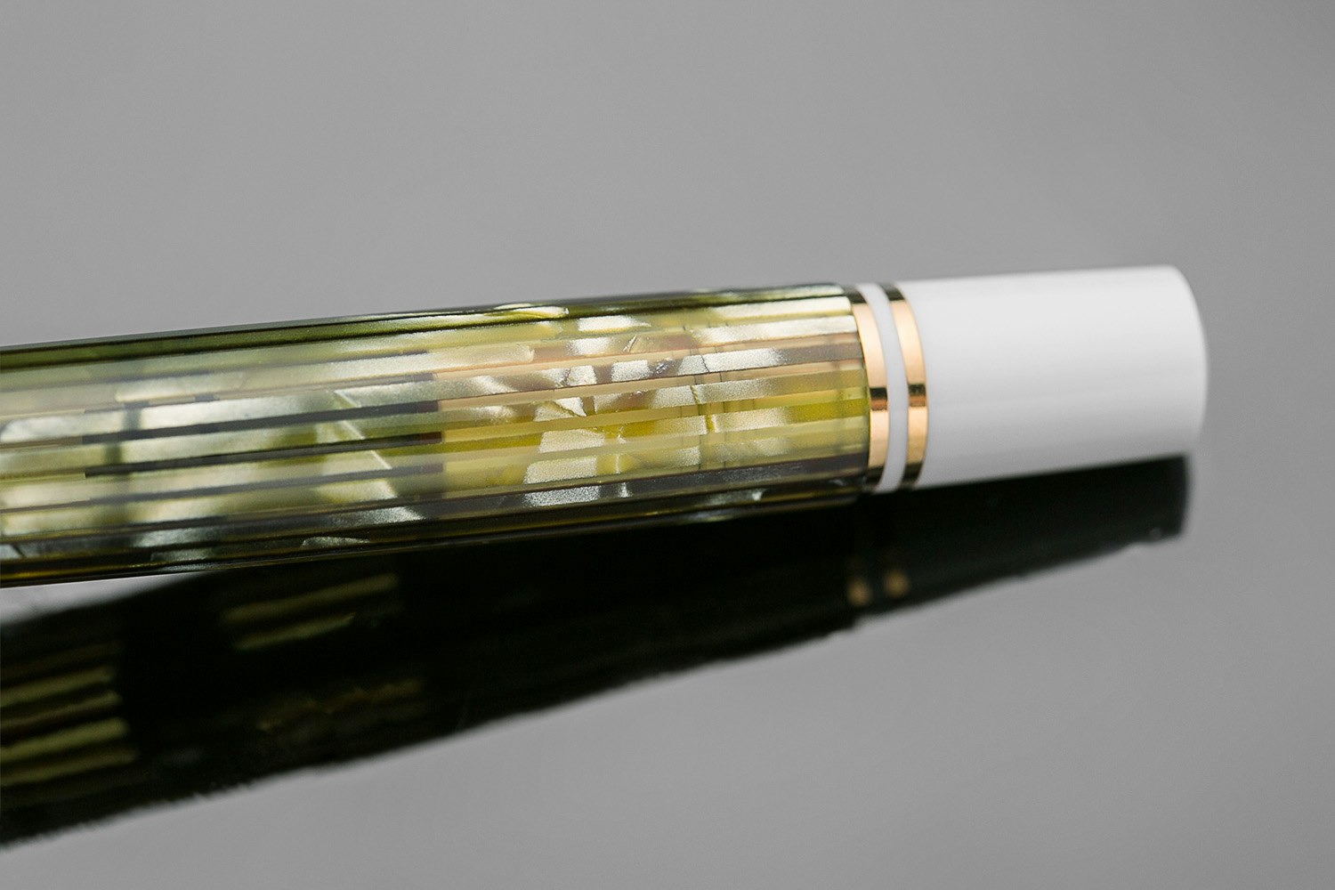Pelikan Souveran M400 White Tortoise Fountain Pen