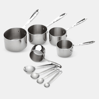 https://massdrop-s3.imgix.net/product-images/all-clad-stainless-steel-measuring-cups-spoons/FP/sSUbFuh0SzaWIA13NYE5_pc.png?auto=format&fm=jpg&fit=fill&w=500&h=333&bg=f0f0f0&dpr=1&chromasub=444&q=70