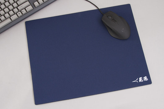 Artisan Hien Mid Mouse Pad