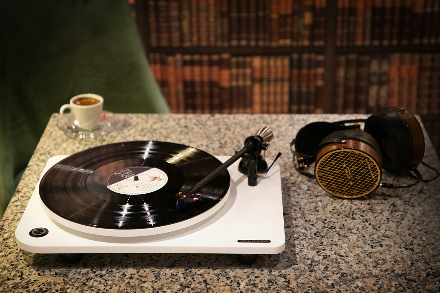 Auris Audio MYSTiK Turntable
