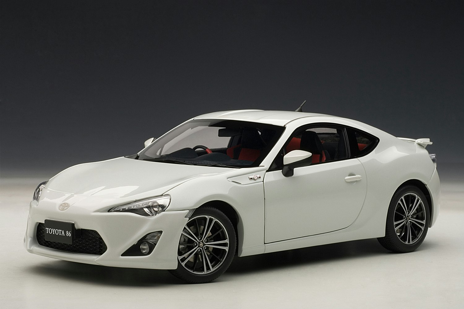 Toyota 86 GT "Limited Asian Version/RHD - White Pearl - (- $35)