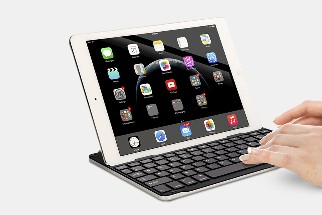 Azio Bluetooth Keyboard/Cover for iPad Air