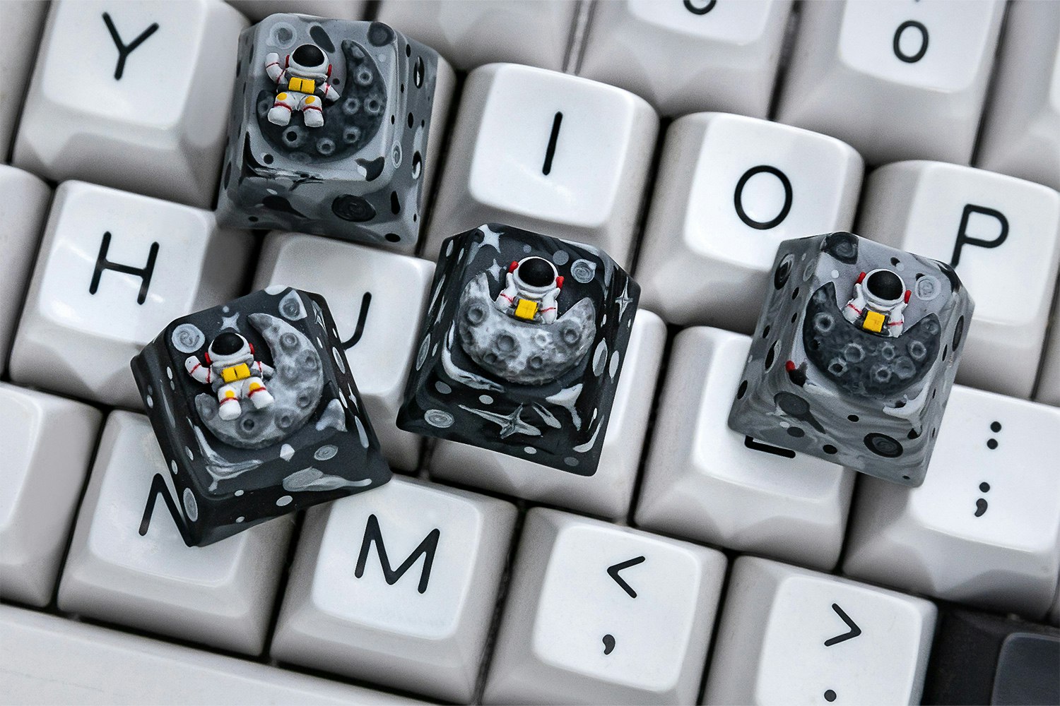 Zy.Cap Blanktronaut Artisan Keycap