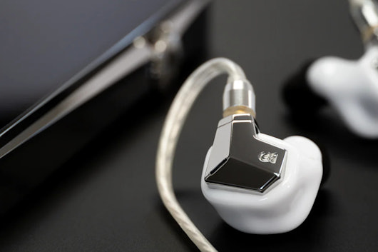 Campfire Audio Supermoon Multiverse III Achromatic Series IEM