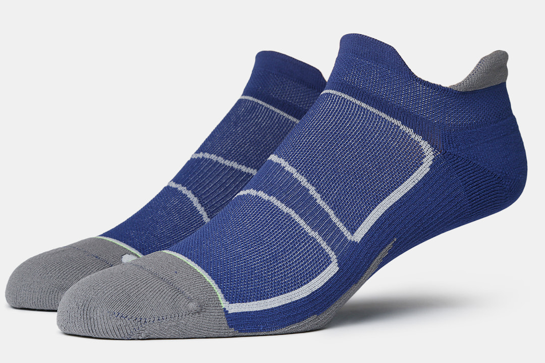Closeout: Feetures Elite No-Show Socks (2-Pack)