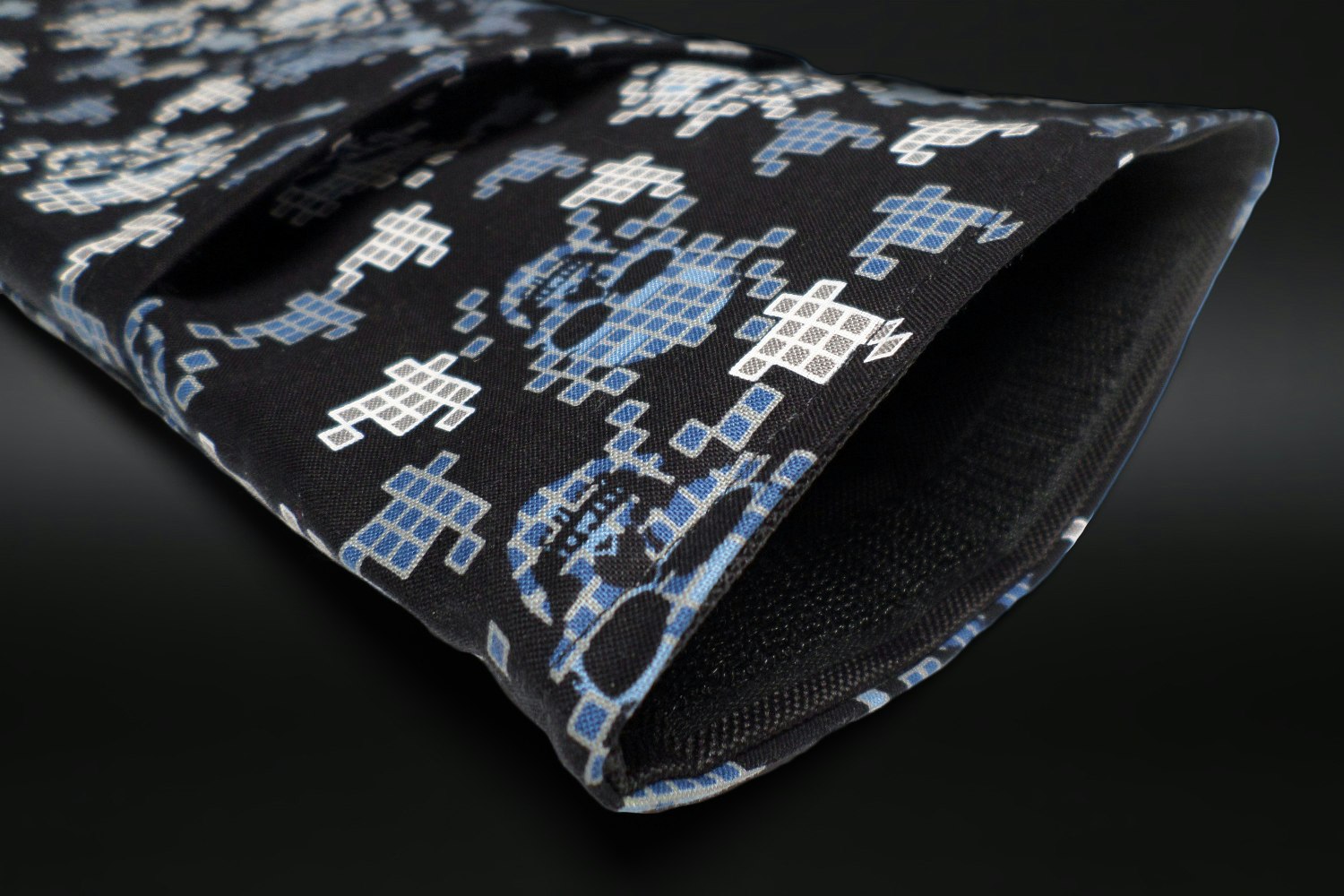 Digital Skull / Camo Soft Carrying Case