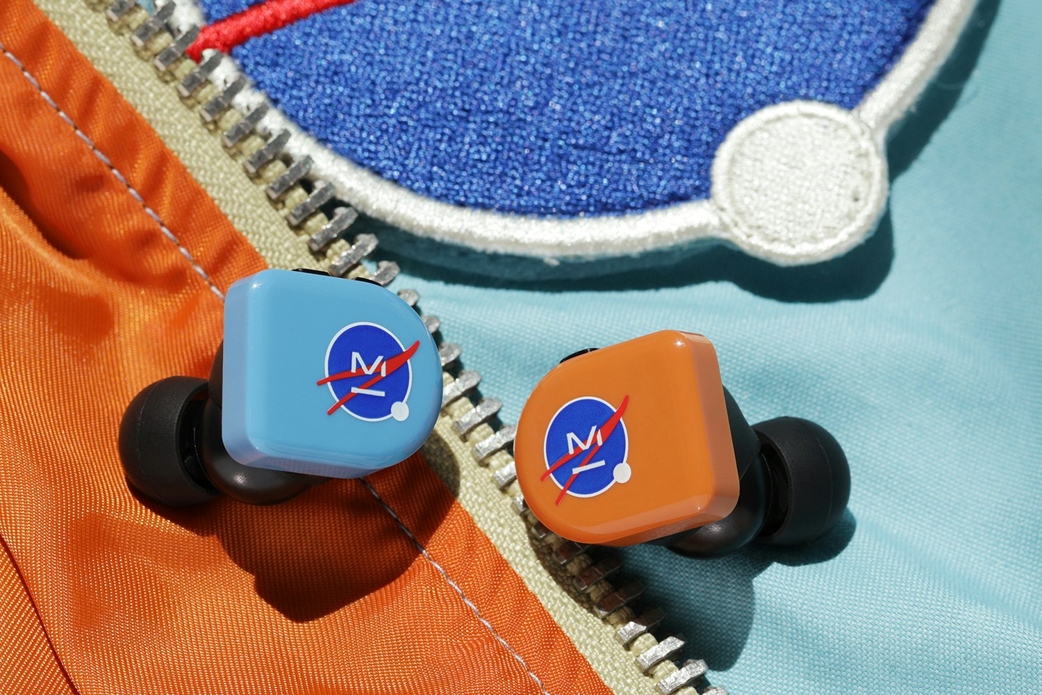 Master Dynamic Mw07 Earbuds Review Truly Wireless Truly Expensive The Verge