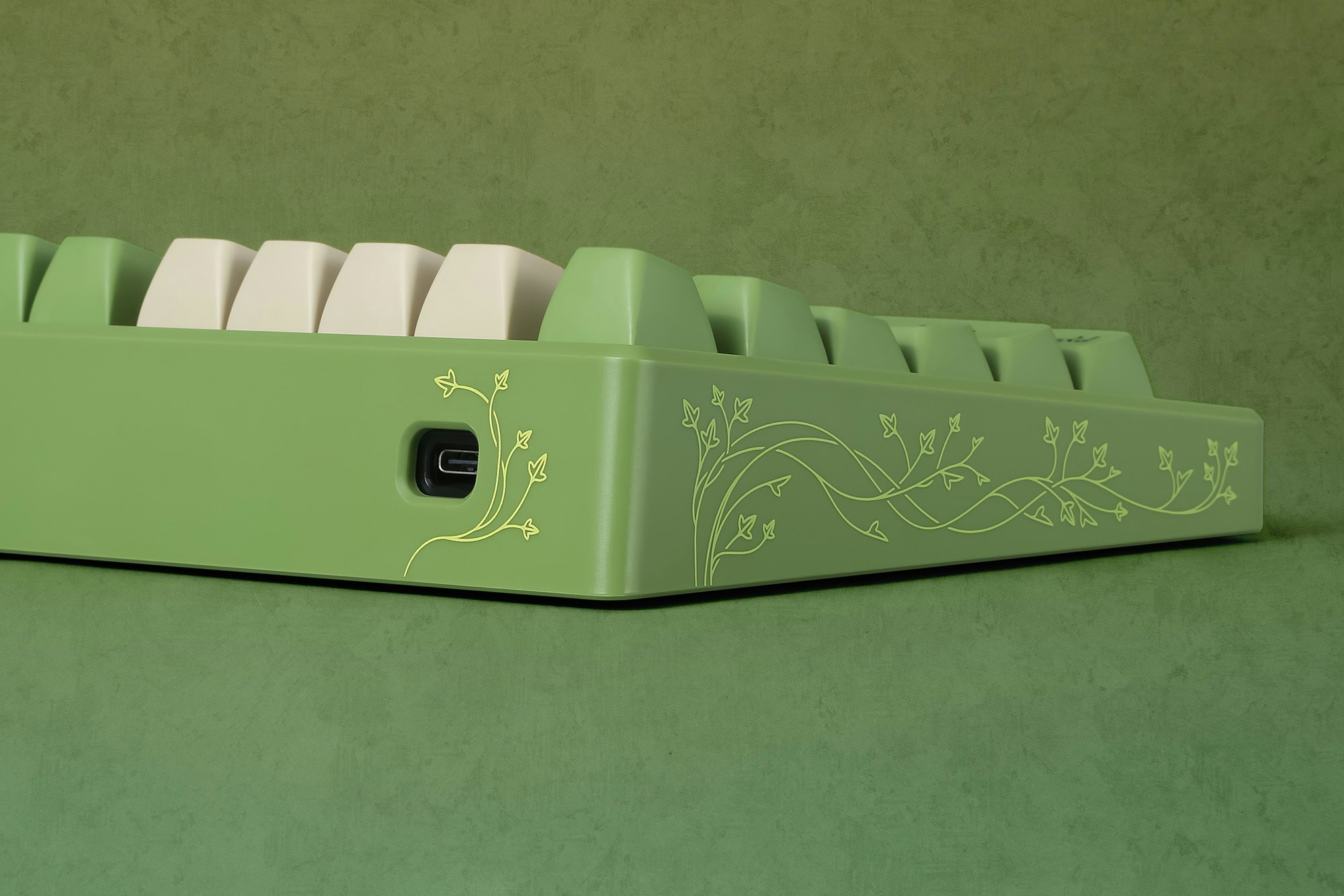 Drop + The Lord of the Rings™ Elven CSTM80 Keyboard