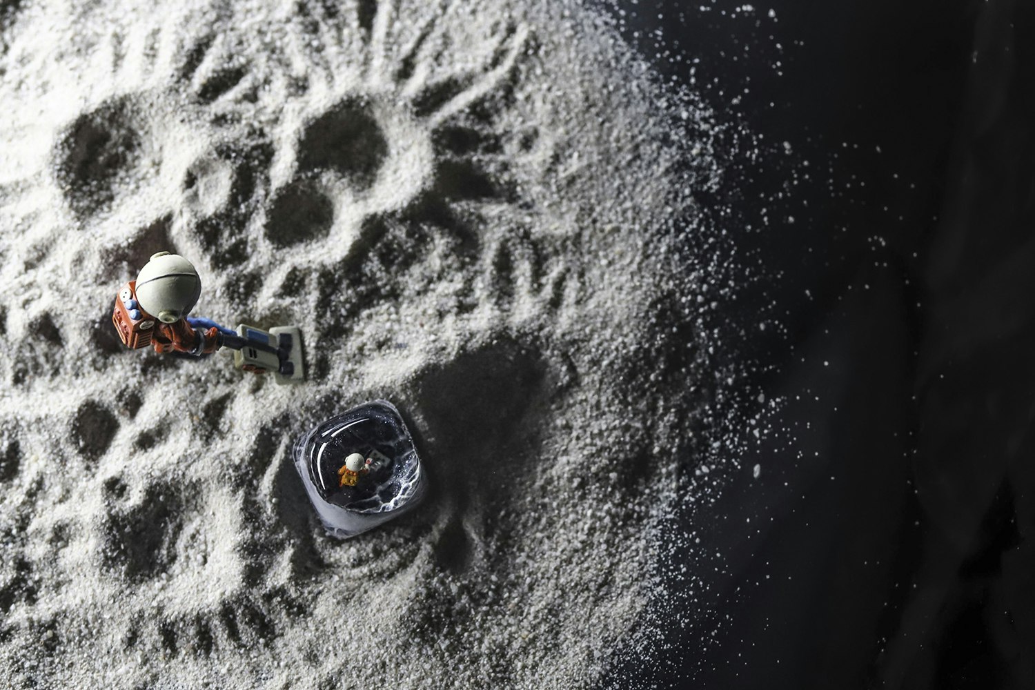 Dwarf Factory Moondust Artisan Keycap