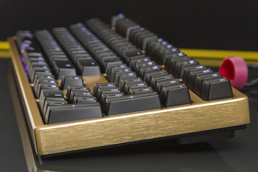 Ducky Shine 3 Gold Edition with Ducky Wrist Rest