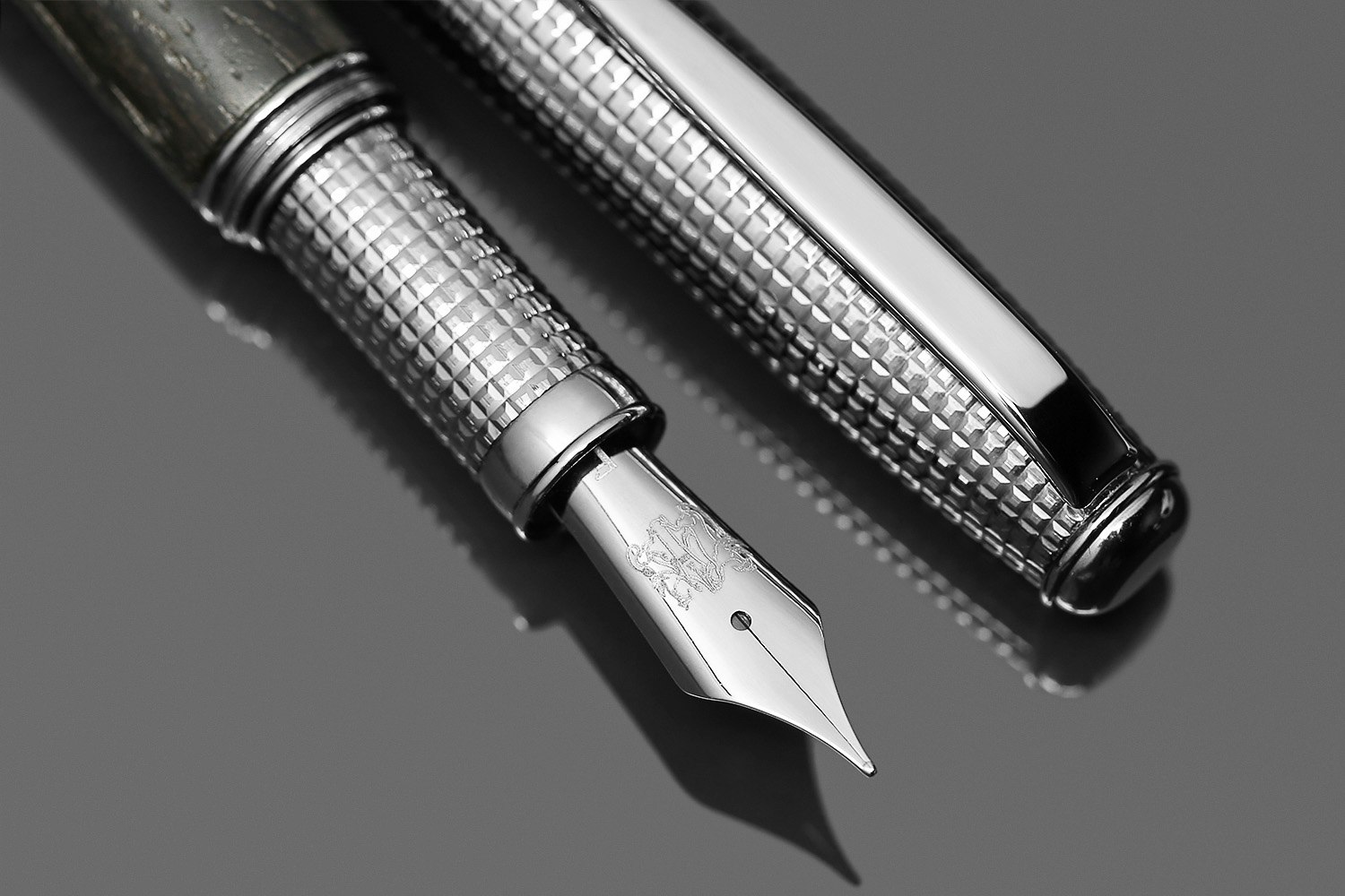 Grifos Bog Oak Wood Fountain Pen