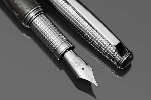 Grifos Bog Oak Wood Fountain Pen